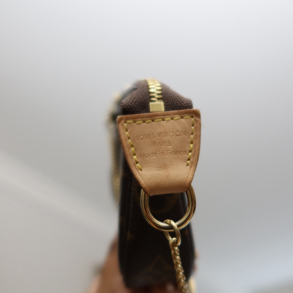 Louis Vuitton Mini Pochette Accessoires Monogram Canvas - Picture 4 of 10